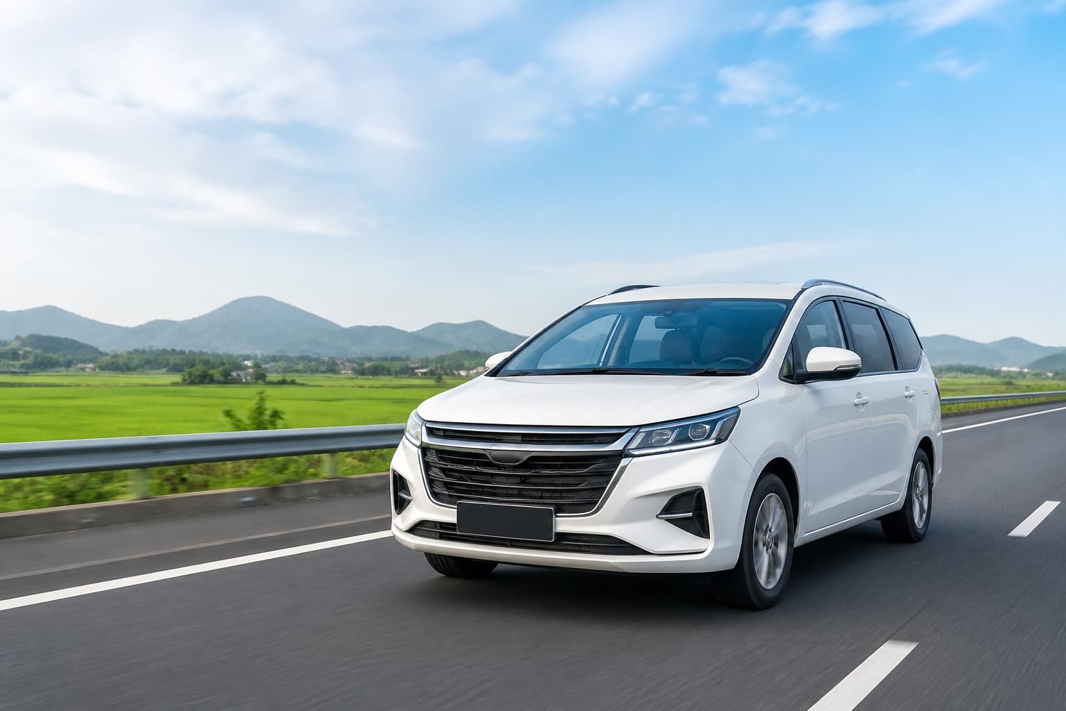 Xe Phong Cách di chuyển trên tuyến đường liên tỉnh